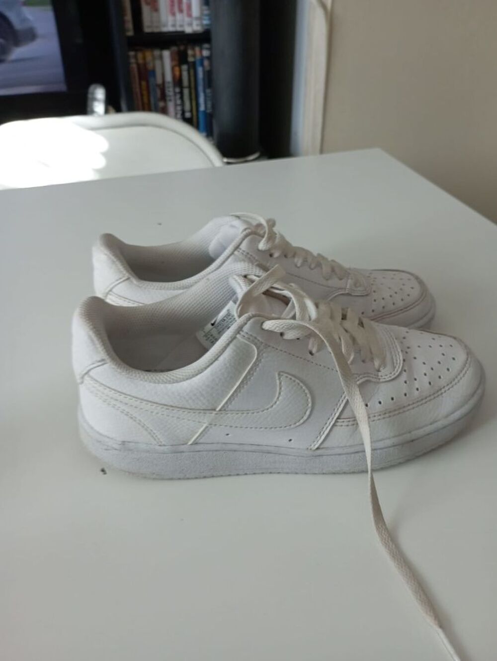 Basket NIKE taille 38.
Chaussures