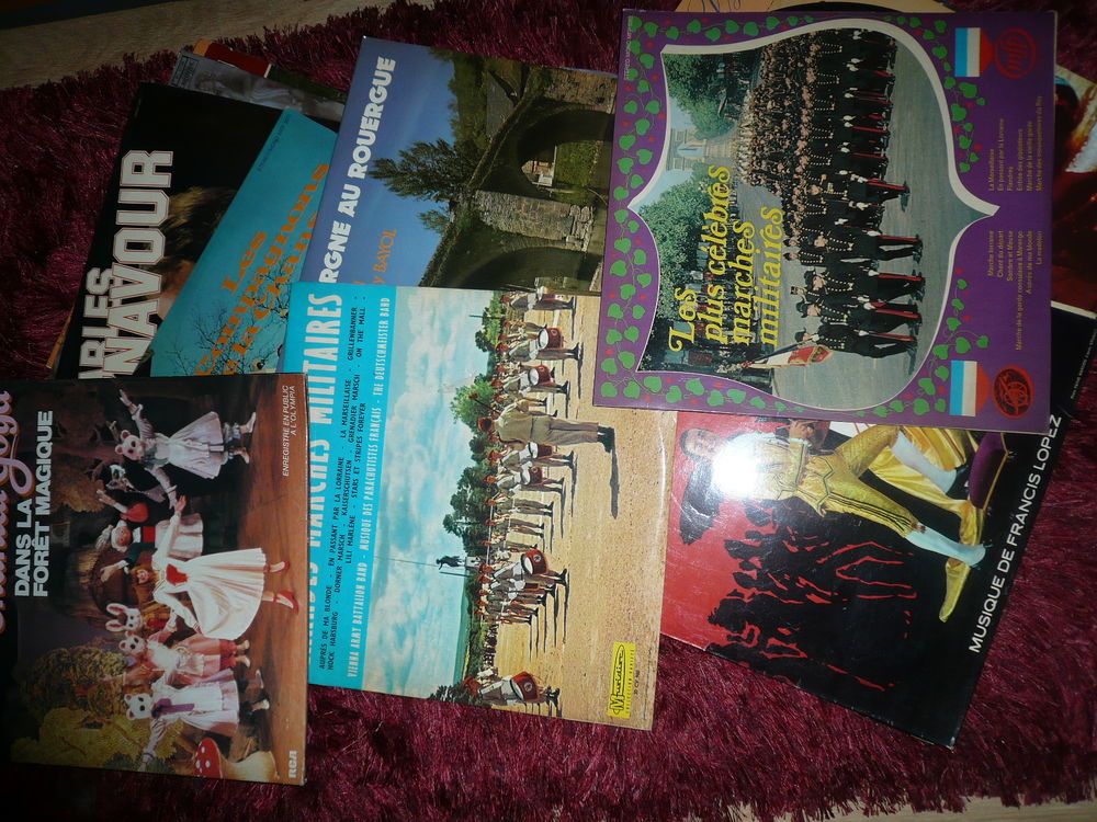 une dizaine de VYNILE - religieux - militaires et populaires CD et vinyles