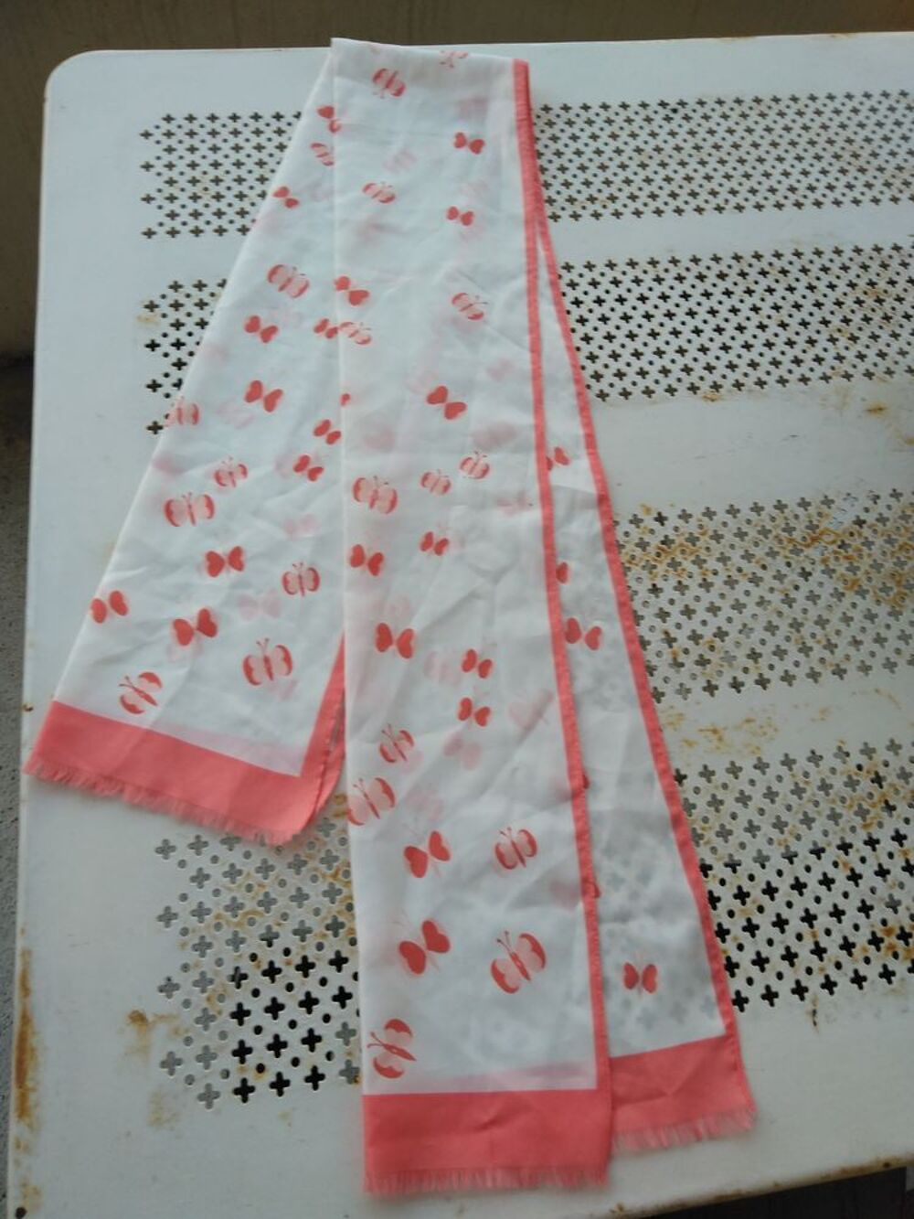Echarpe fleurie Vêtements