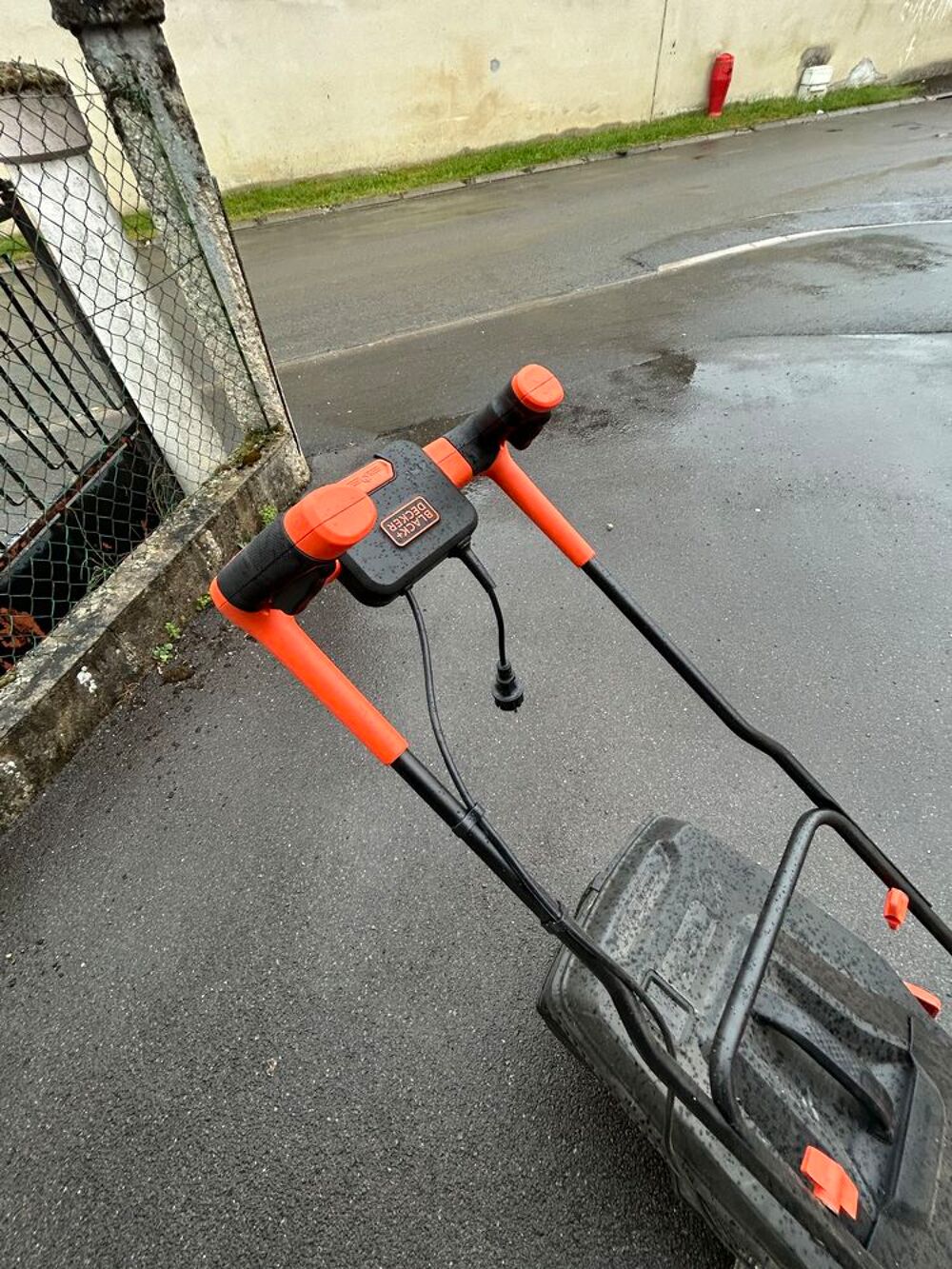 Tondeuse &eacute;lectrique plus une rallonge de 20 m Jardin