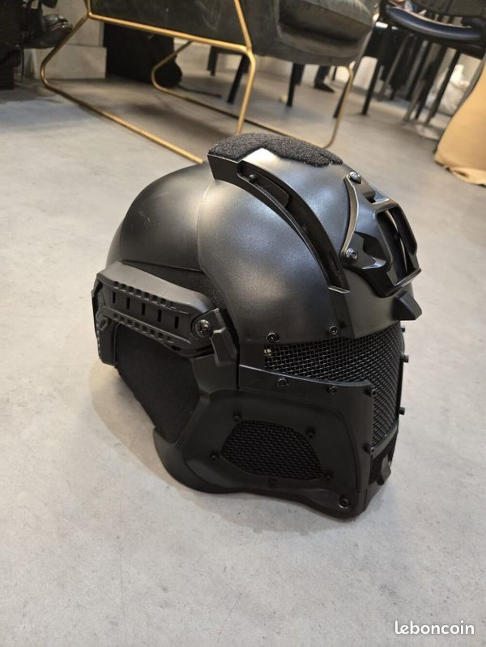 Casque int&eacute;gral noir grillag&eacute; airsoft/paintball Sports