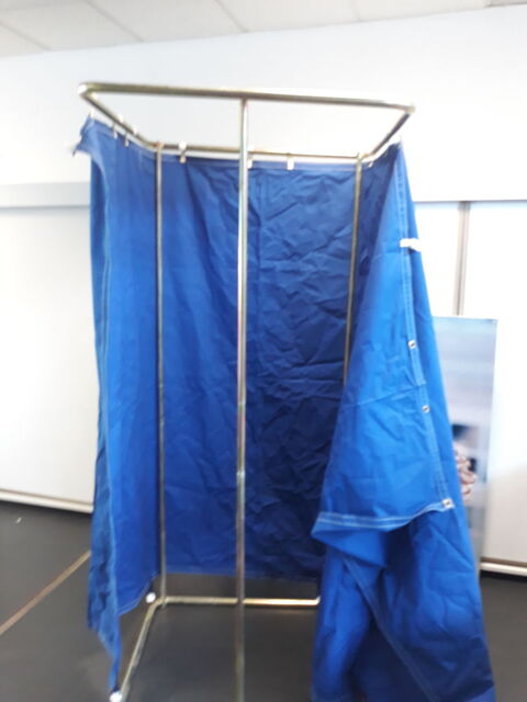 cabine+d+essayage+proche+du+neuf 169 Villeurbanne (69)