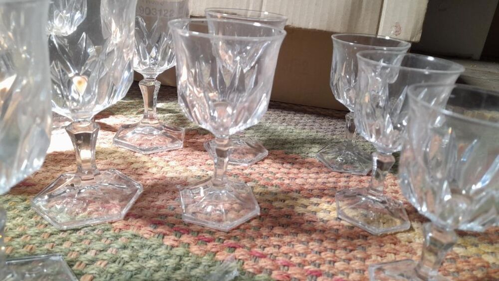 VERRES A PIEDS ANCIENS Cuisine