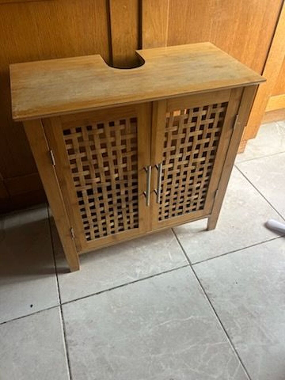 ce meuble sous lavabo en bois, id&eacute;al pour apporter Meubles