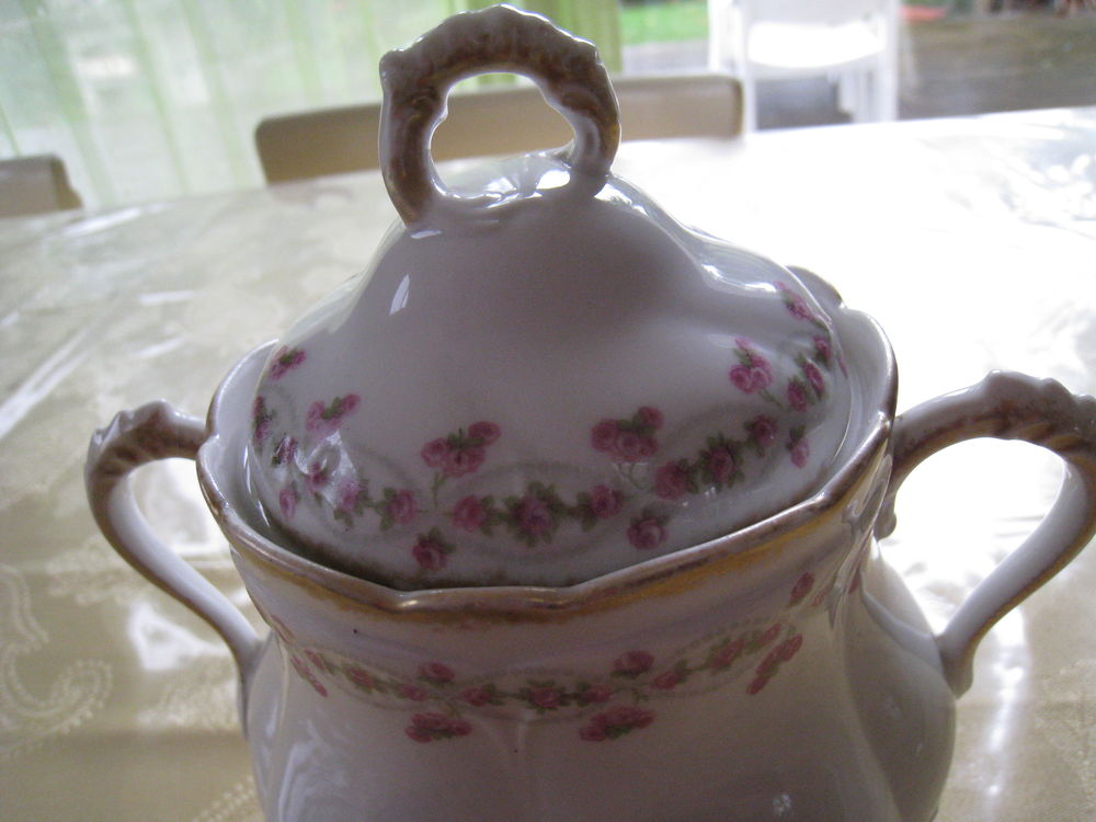 Cafeti&egrave;re A.Gauthier porcelaine fleurs Cuisine