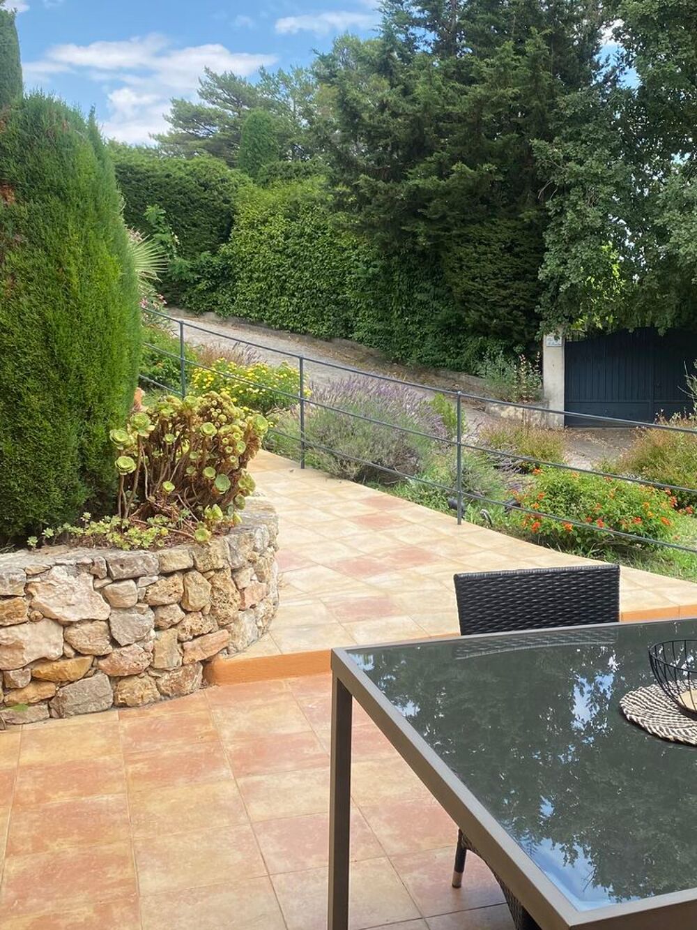 Location Appartement CABRIS  Vue mer et village F2 meublé et lumineux Cabris