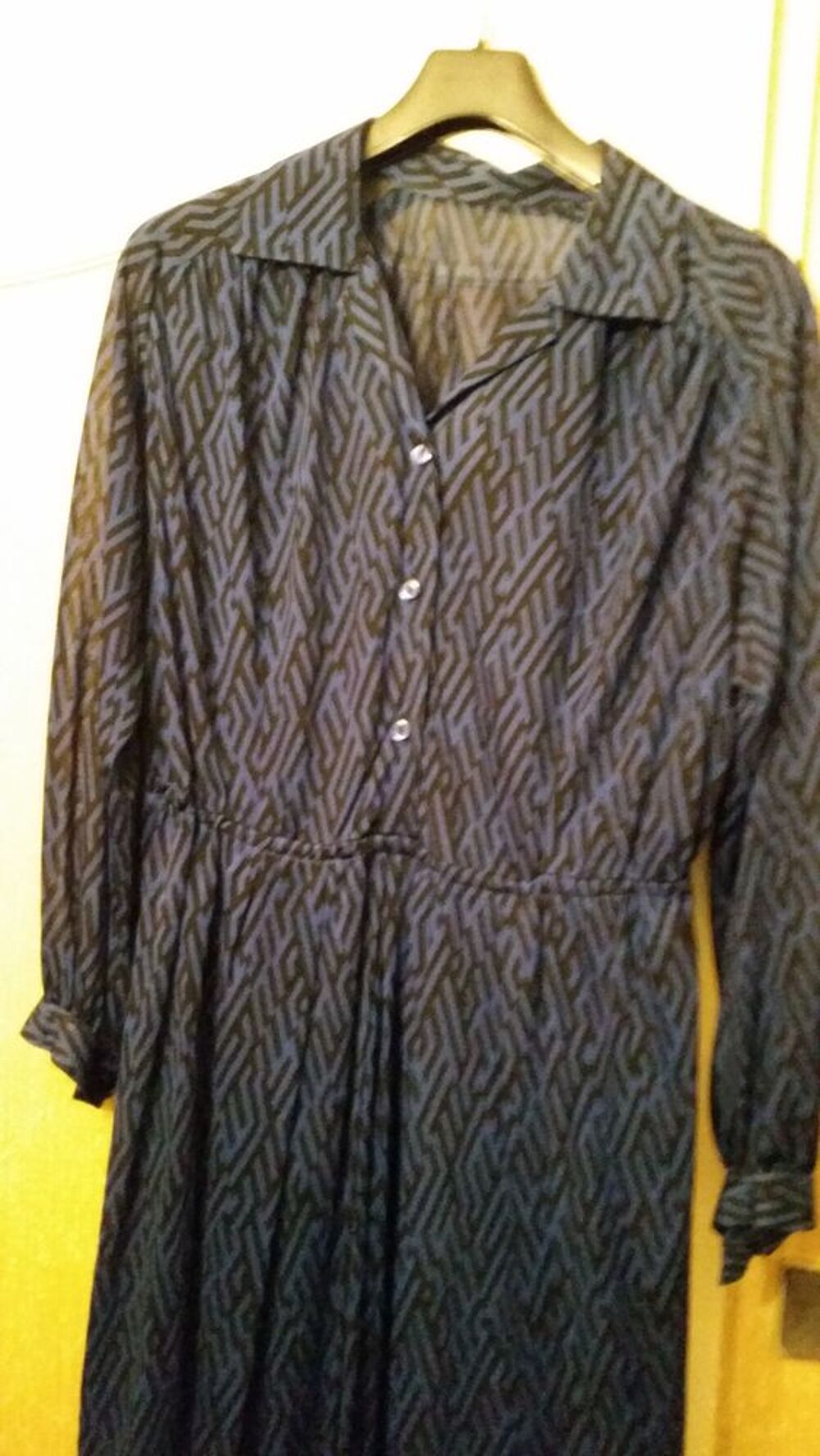 Robe en tissu fin Vêtements