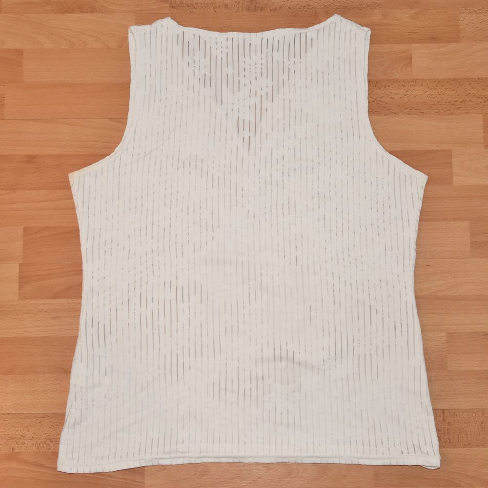 D&eacute;bardeur blanc. 42/44. Jacqueline Riu. Tr&egrave;s bon &eacute;tat
Vêtements