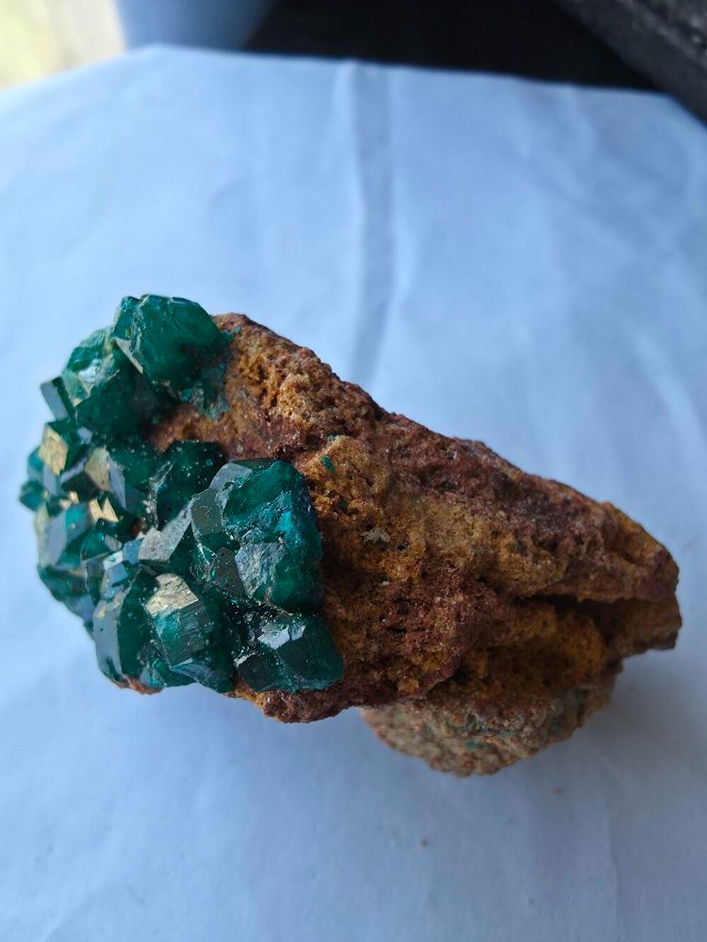 Min&eacute;ral Rare de Collection : Dioptase sur Matrice-Congo(RDC)-56g 