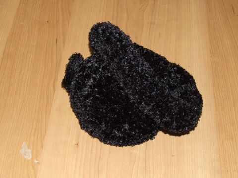 Bonnet en laine, T. 4 ans, imitation fourrure noire, TBE 3 Bagnolet (93)