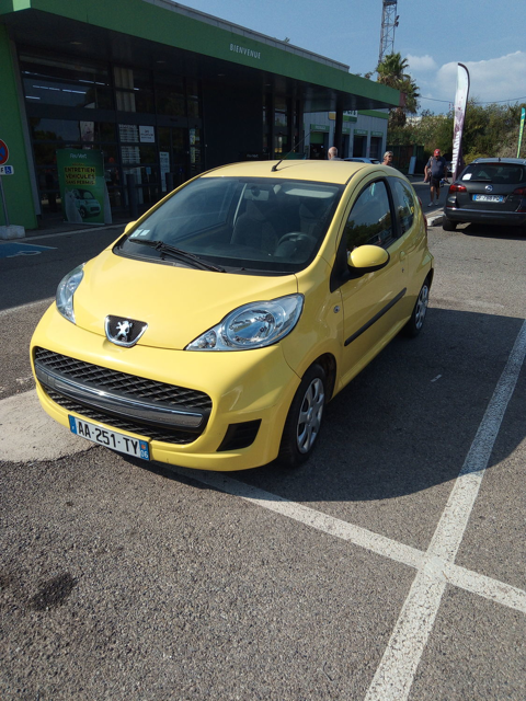 Peugeot 107 1.0e 12V 68ch BLUE LION Trendy