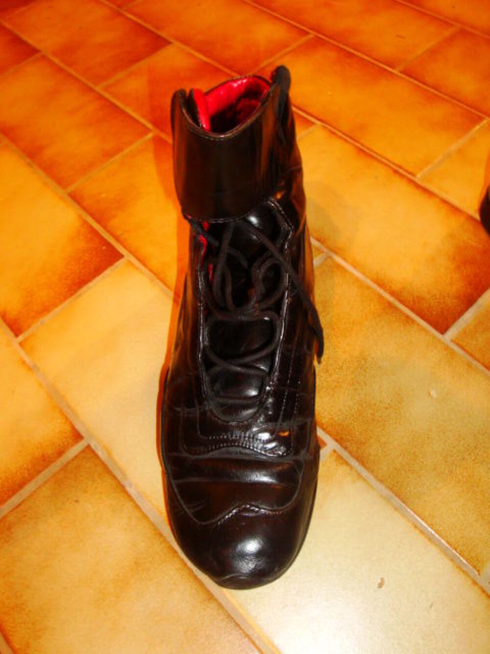 Bottines en cuir noir &agrave; lacets marque boutique ELLE Chaussures