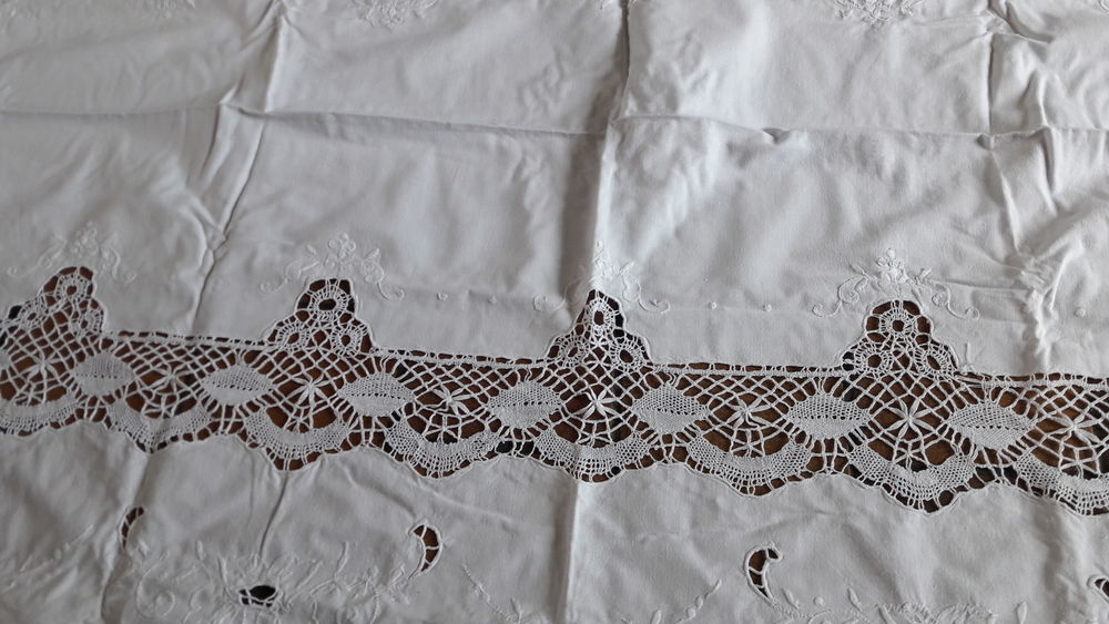 Nappe blanche dentelle crochetee Cuisine