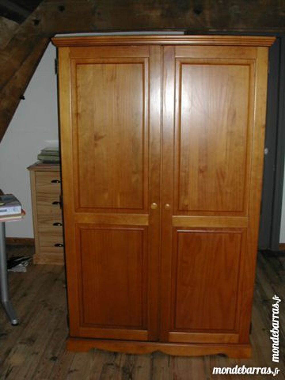 Armoire multim&eacute;dia en pin massif teint&eacute; miel Meubles