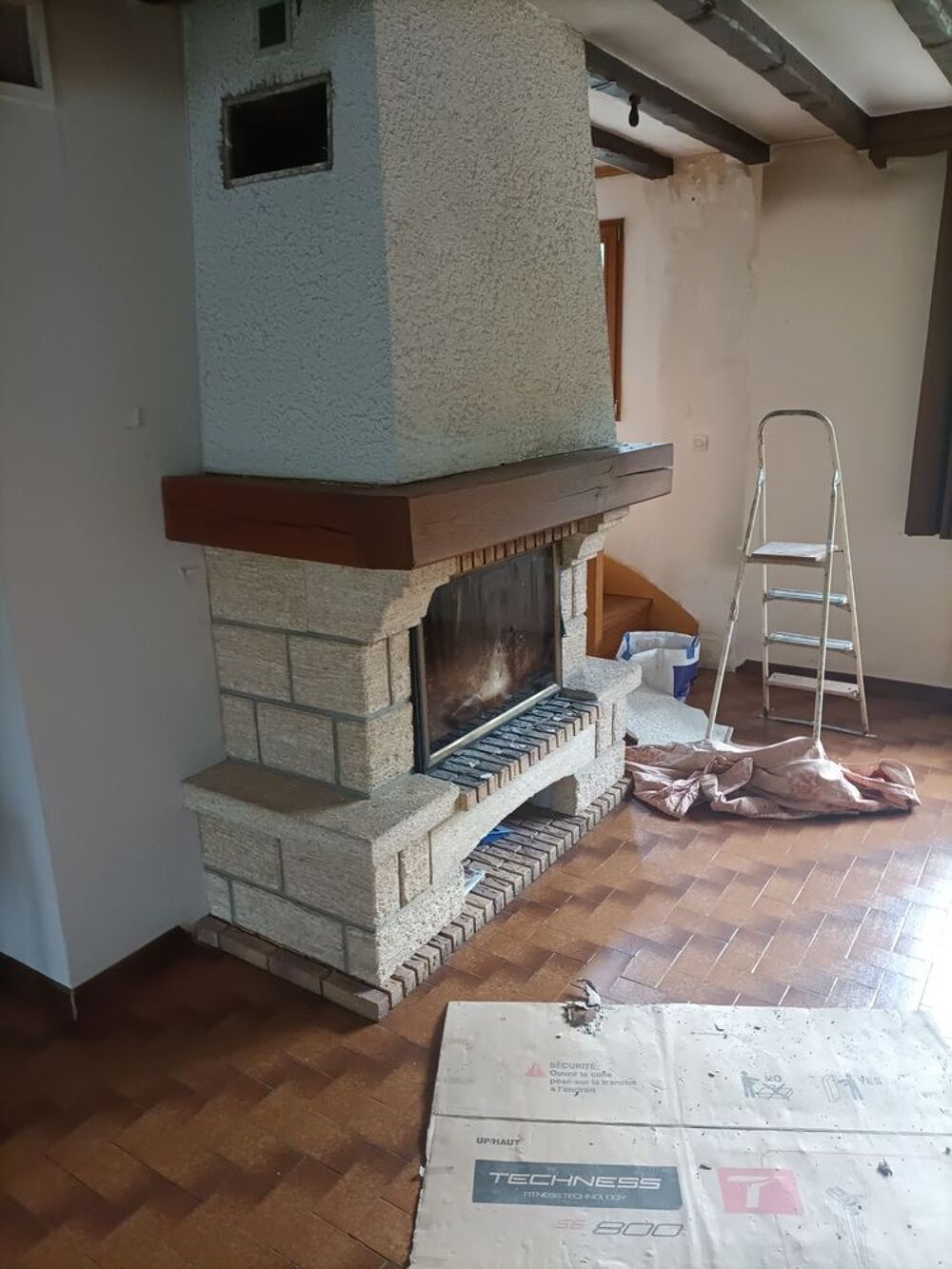 Chemin&eacute;e Godin en pierre du Gard Bricolage