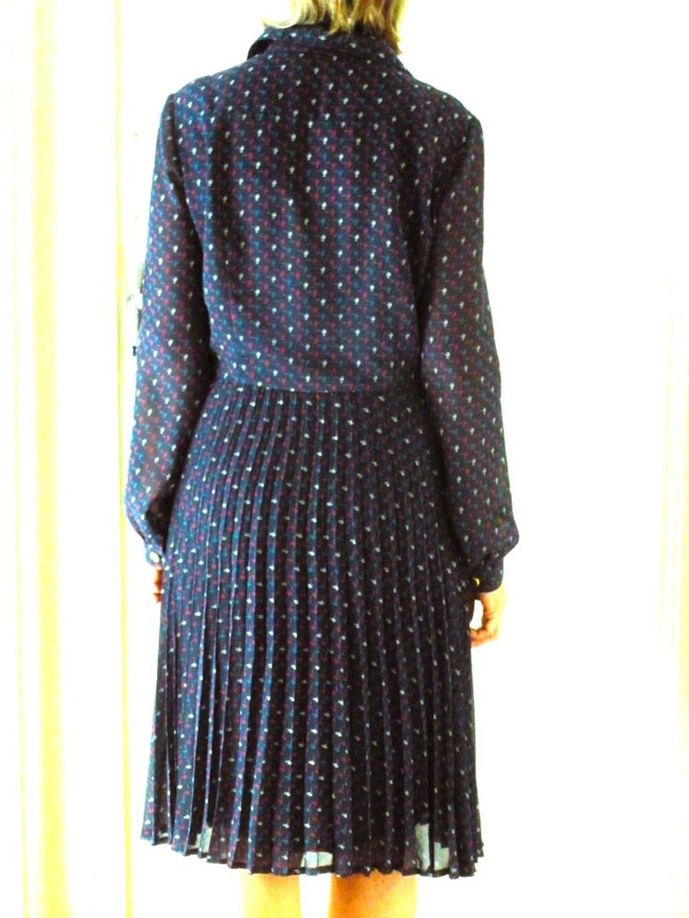 Robe avec motifs fond bleu marine Vêtements