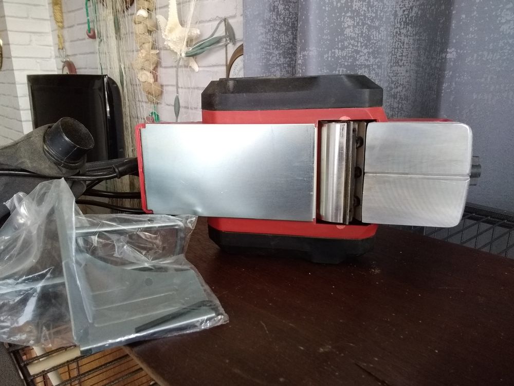 Rabot &eacute;lectrique comme neuf servit pour 2 bas de portes Bricolage