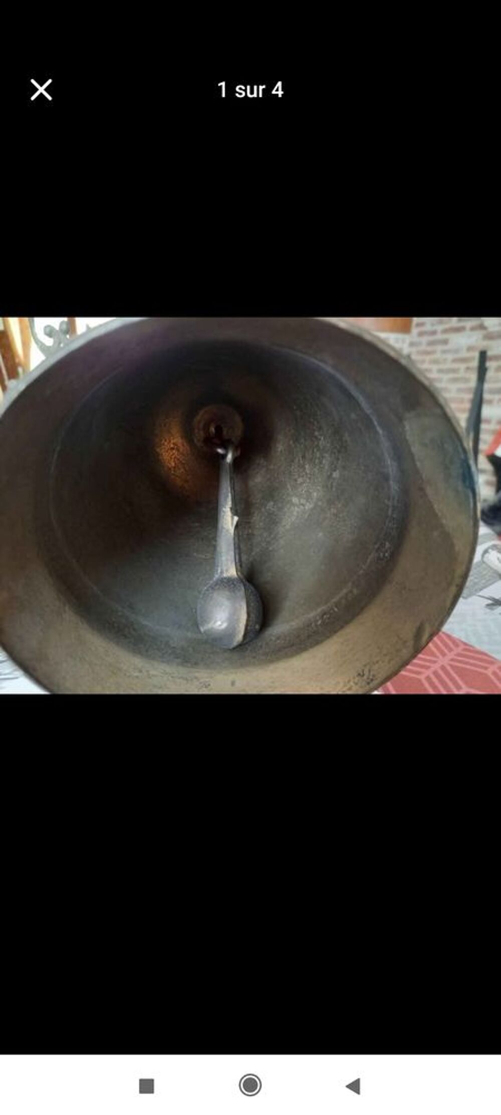 Cloche en bronze avec son support Décoration