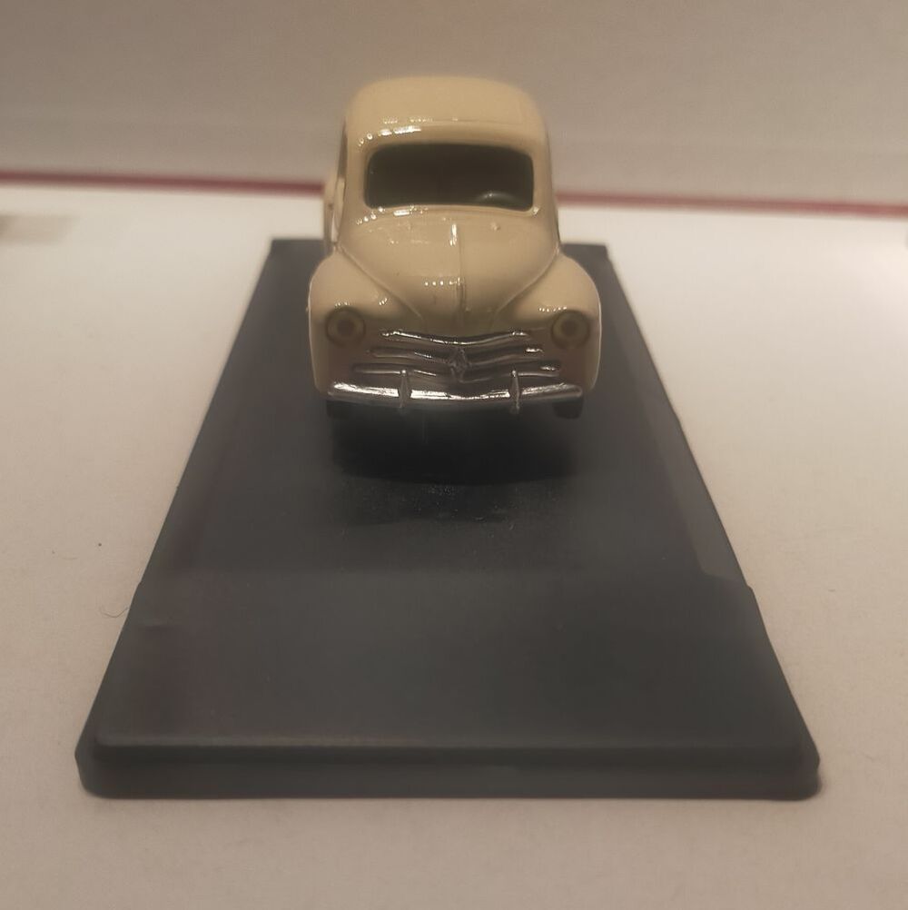 miniature Renault 4CV Berline 1954 au 1/43e
Jeux / jouets