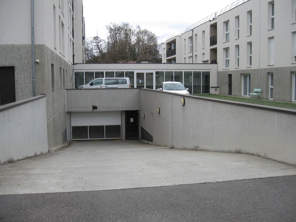 Location Parking/Garage Place de parking couvert ,sécurisée en centre ville Chambéry