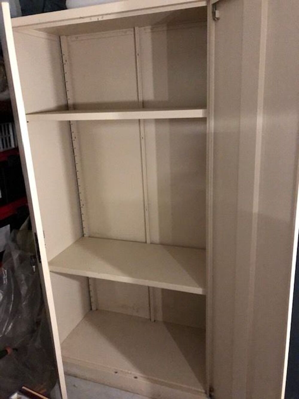 armoire en m&eacute;tal Meubles