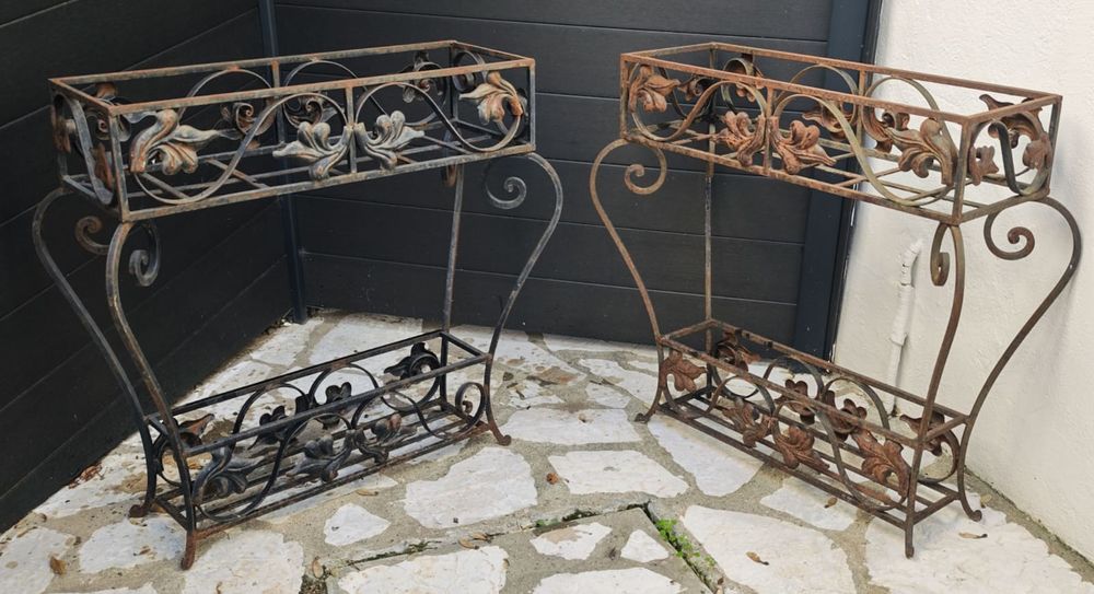 Lot de 2 jardini&egrave;res anciennes en fer forg&eacute; ? D&eacute;cor floral Jardin