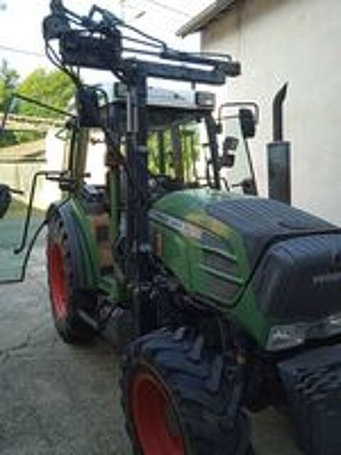   Cause retraite ,viticulteur vend tracteur Fendt 209 