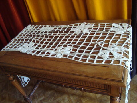 Chemln de table ancien
180/44 cm 15 Villevêque (49)