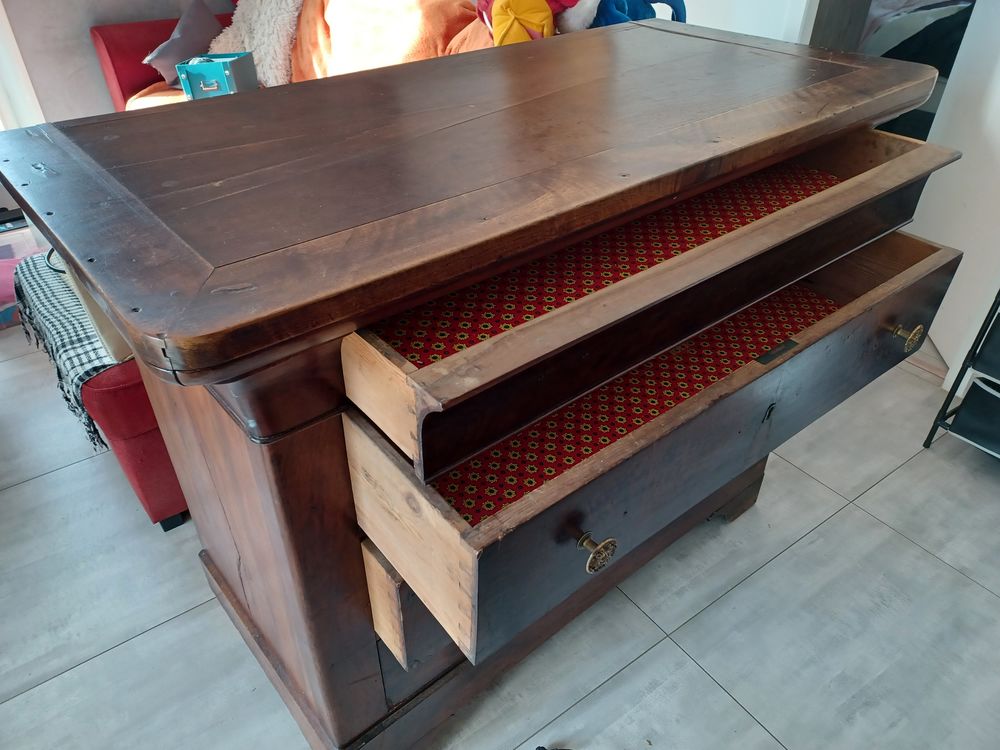 Commode noyer ancienne . Meubles