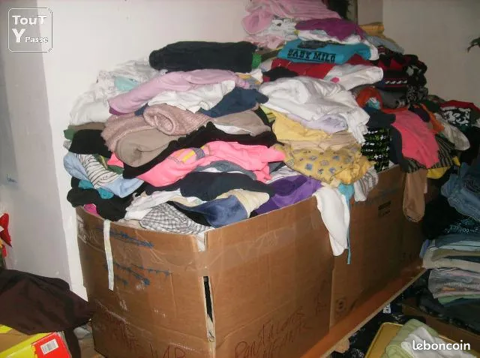 Un gros lot de vtements pour homme/femme 25 Bordeaux (33)