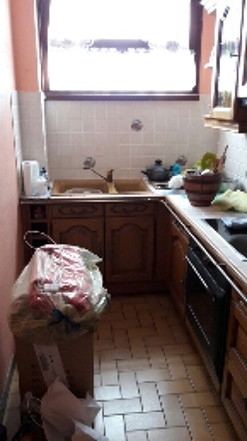 a vendre cuisine &eacute;quip&eacute;e &eacute;tat neuf prix d achat 10000 euros vendu 3000 euros &agrave; saisir vent pour cause d&eacute;m&eacute;nagement pour raison handicap 
appeler au 0617108141 mail mars. santhune @sfr.fr Electroménager