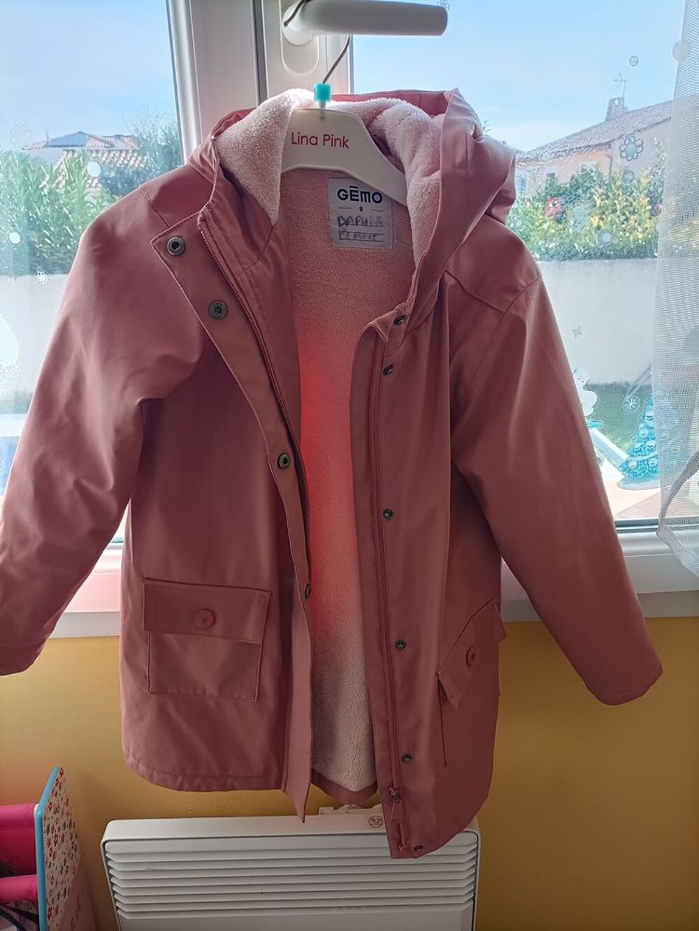 Veste imperm&eacute;able. Vêtements enfants