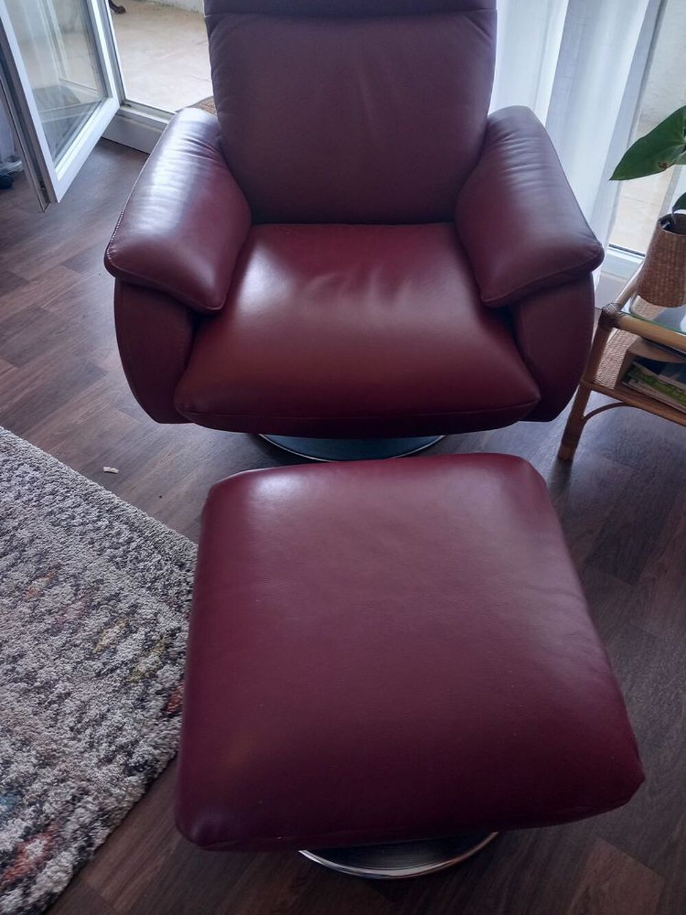 fauteuil pivotant chateau d'Ax cuir + repose pied Meubles