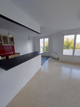  Appartement à louer 4 pièces 75 m²