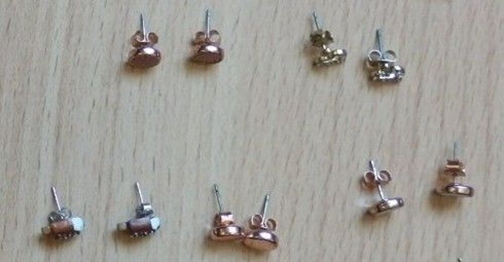 5 paires de boucles d'oreilles : Tr&egrave;s bon &eacute;tat Bijoux et montres
