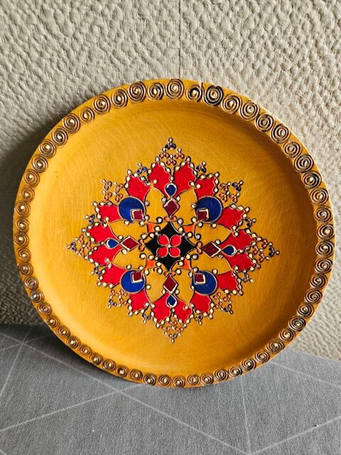 Assiette en bois joliment d�cor�e 8 Villars (42)