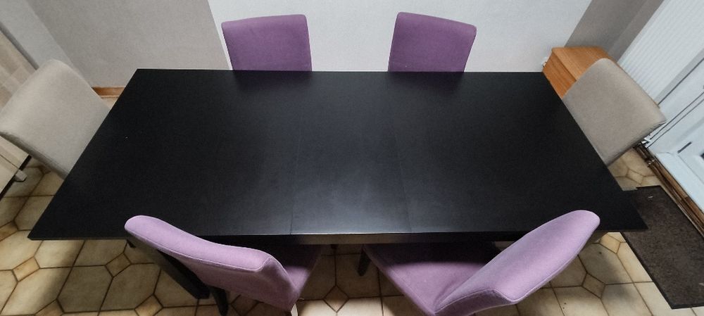 Table 8/10 pers + 6 chaises ikea 120 € Meubles