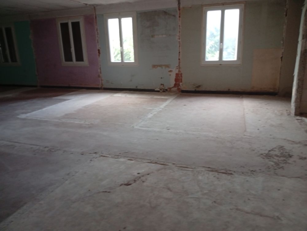 Vente Plateau Immeuble en pierre lumineux et orienté plein sud doté entrée Olonzac