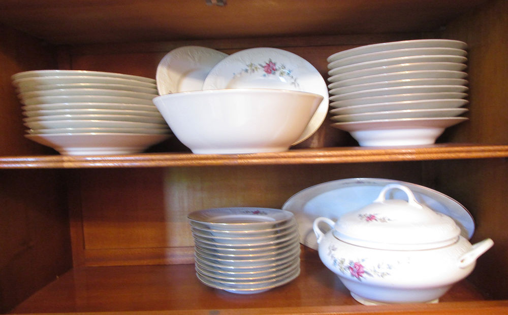 Service 12 / 3 assiettes, saladier et soupi&egrave;re, &eacute;tat neuf Electroménager