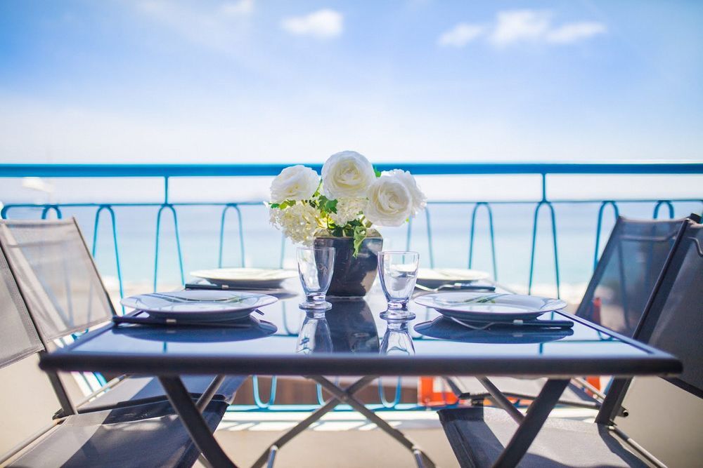 Location Appartement BEL APPARTEMENT FRONT DE MER A JUAN LES PINS PARKING SECURIS Antibes