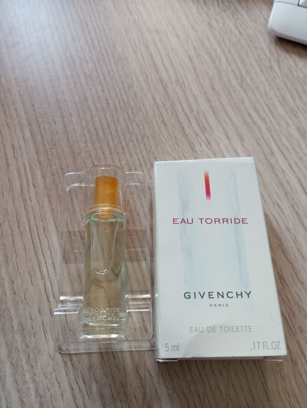 lot 8 miniatures de parfums Givenchy 