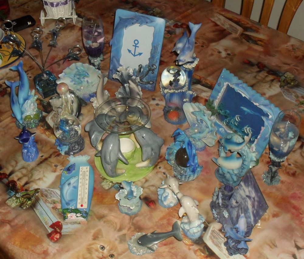 Lot de 23 bibelots sur le th&egrave;me DAUPHINS Décoration