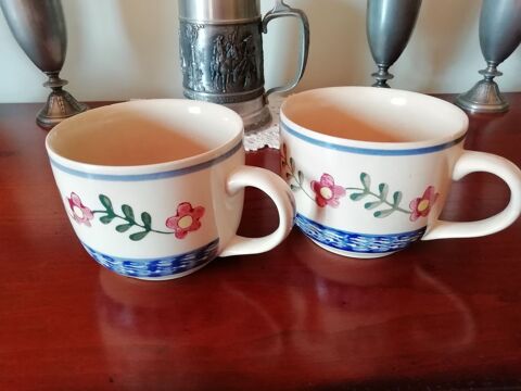 2 grandes tasses � chocolat en porcelaine 4 L�signy (77)