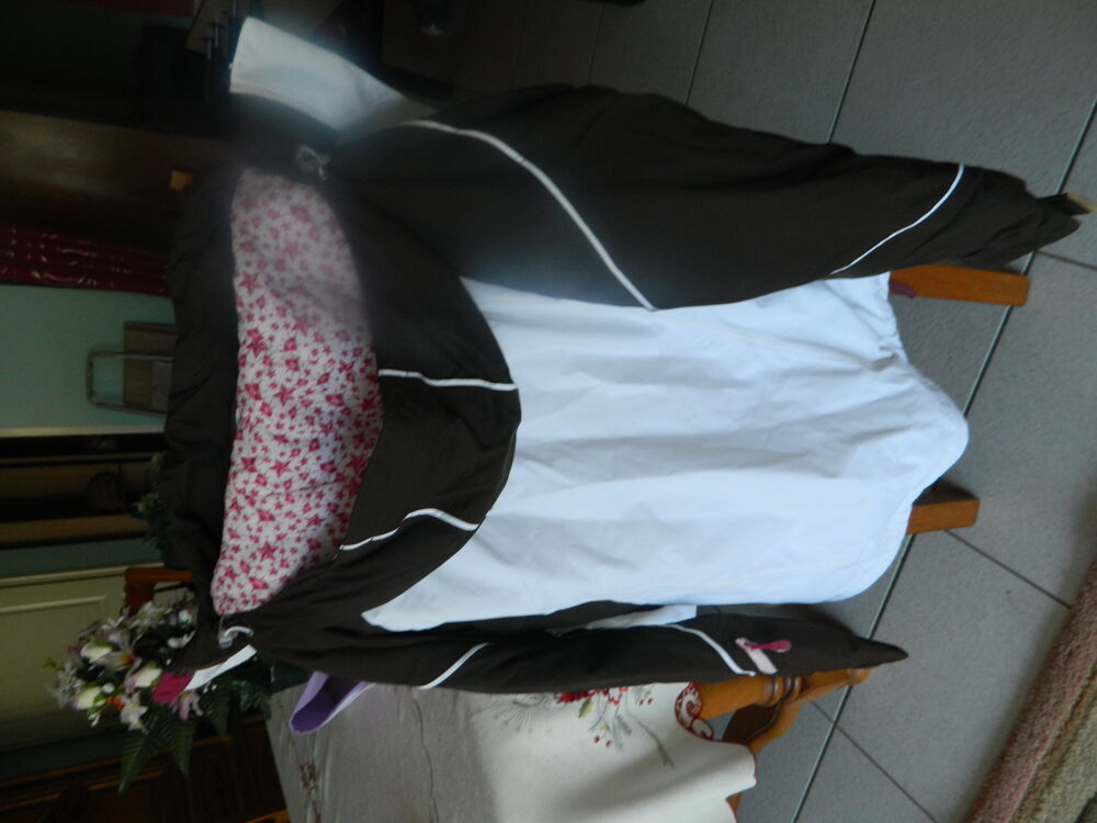 veste de ski ext&egrave;rieur noir et blanc fleuri a l'int&egrave;rieur Vêtements
