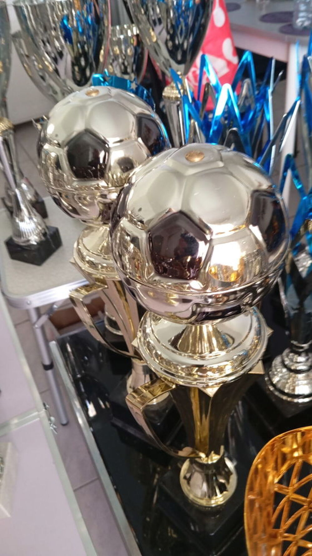 Lot de 70 coupes neuves 