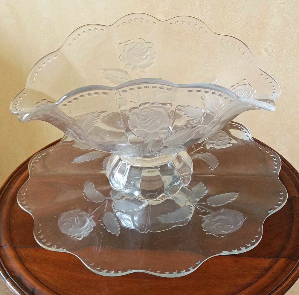 Ensemble 2 pi&egrave;ces: grand plateau et corbeille en verre grav&eacute; Décoration