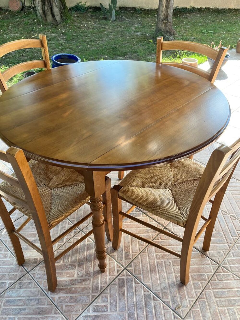 Table ronde et 4 chaises Meubles