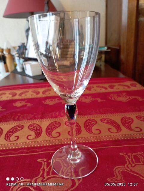 10 verres eau cristal d'Arques.  Venise Saphir goutte bleu  110 Bordeaux (33)