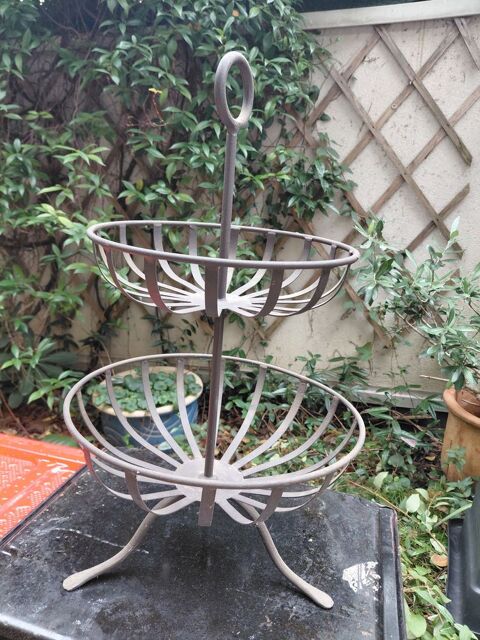 Coupe à fruit en métal Lyon 8 (69)