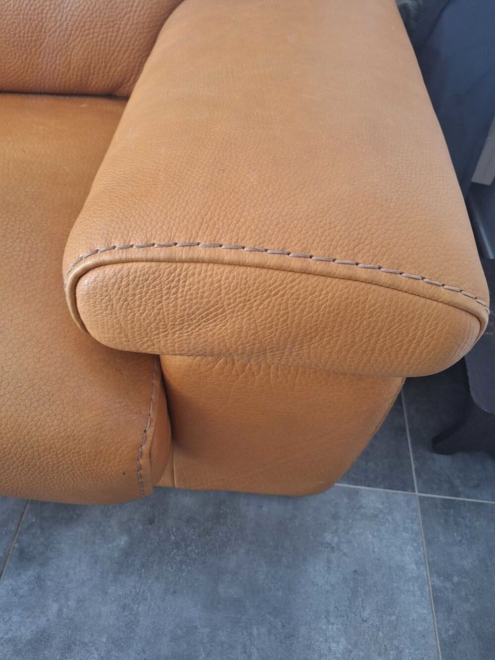 tres beau canap&eacute; en cuir fait sur mesure Meubles